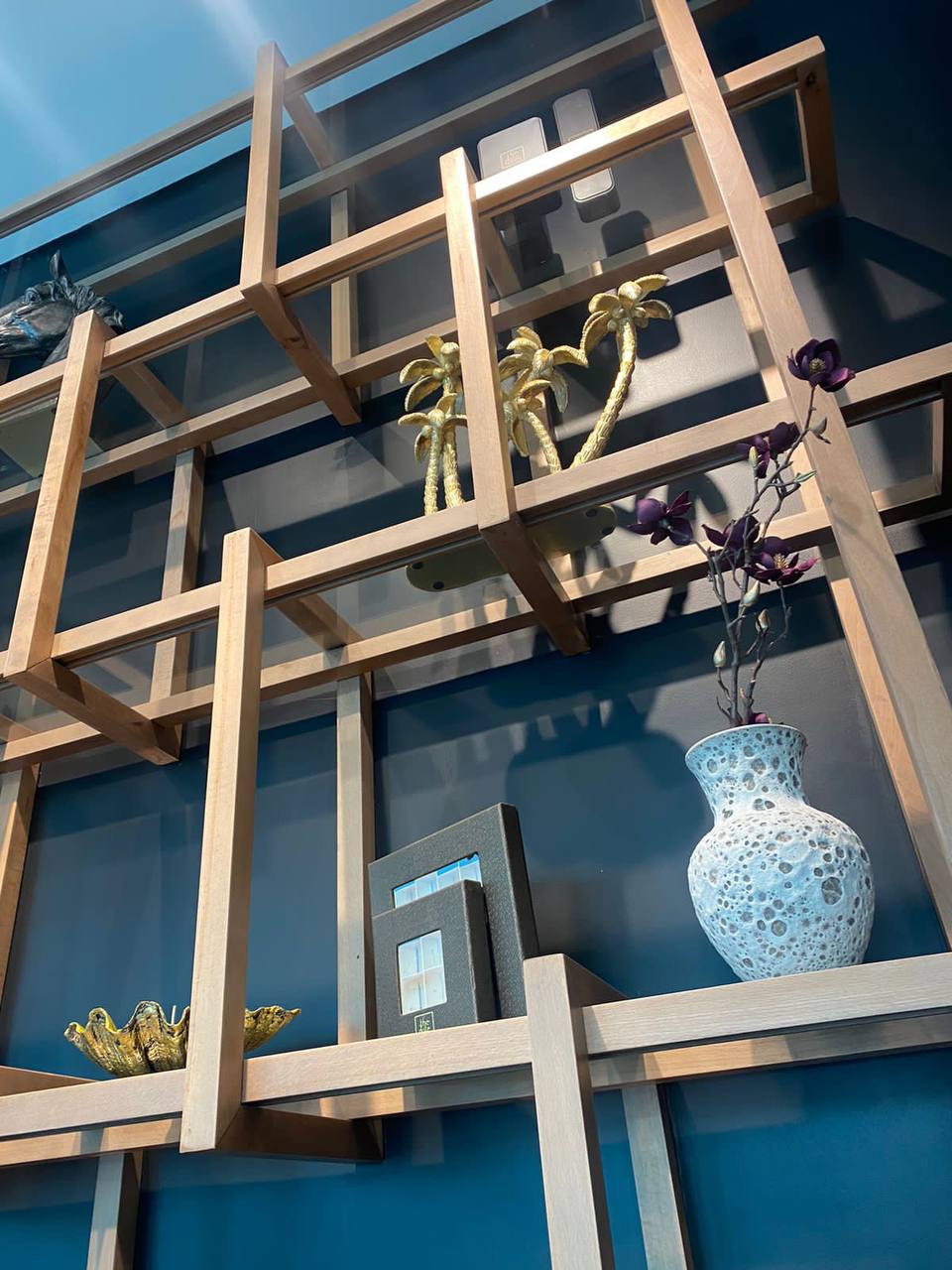 ARC Design – Date Room Café decorative shelving with artistic accessories at Alforsan Mall Abu Dhabi