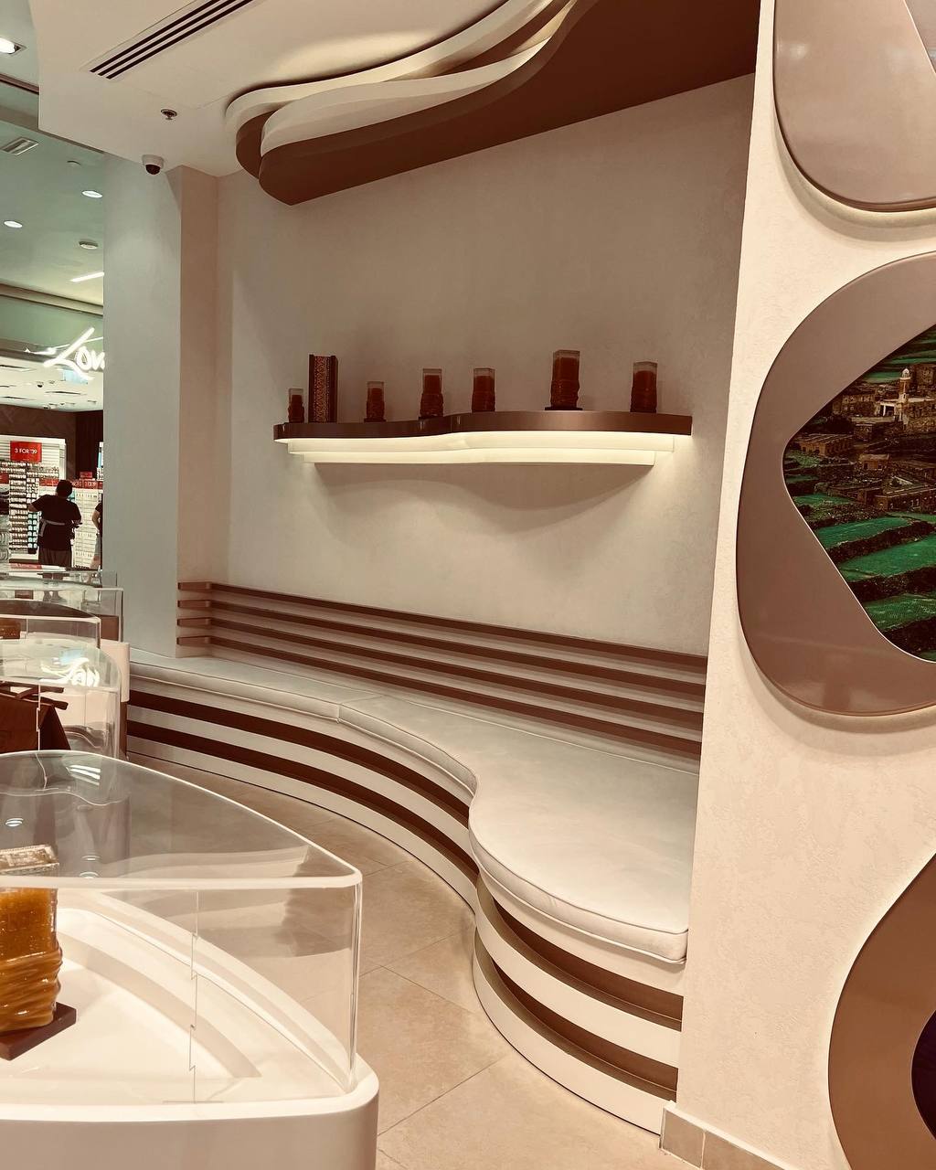 Zarakish Dubai – Deira City Center | Modern retail interior design with seating and decorative shelves