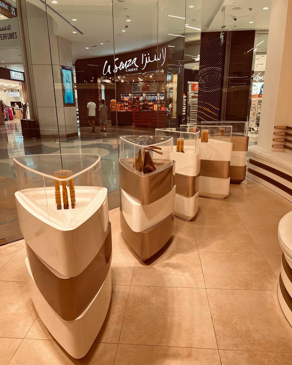 Zarakish Dubai – Deira City Center | Modern product display stands with luxury design