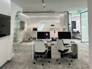 Modern office interior design Abu Dhabi – ergonomic open workspace